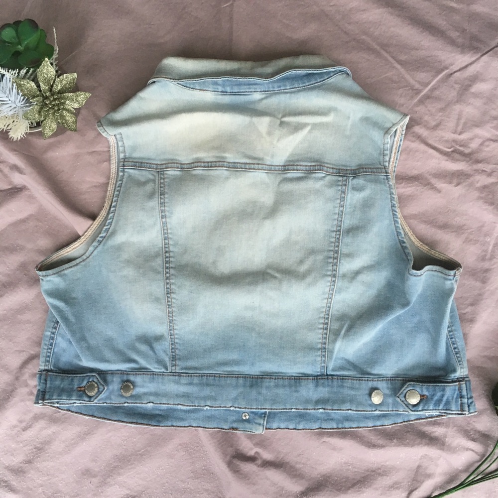 🌸Love & Legend Plus Size Distressed Denim Vest - Picture 6 of 8